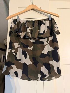 NWT Olivaceous ruffle tube top, camo, size M